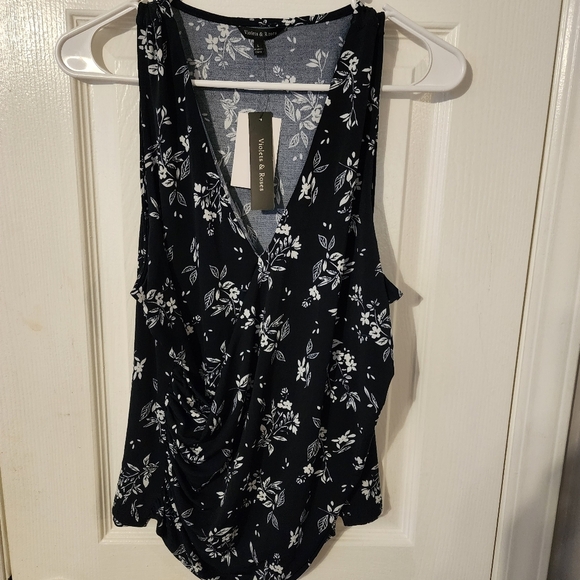 Violets and Roses Floral NWT top L - Picture 1 of 4